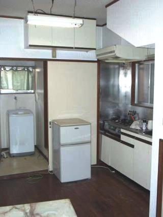 Kitchen (Fridge & Washing machine)