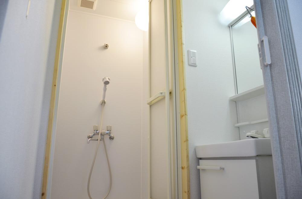 Common Area (Shower room)