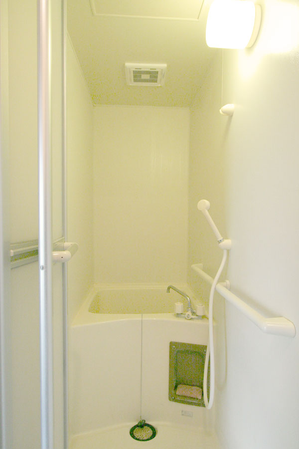 Bathroom (A 2nd floor shower room)