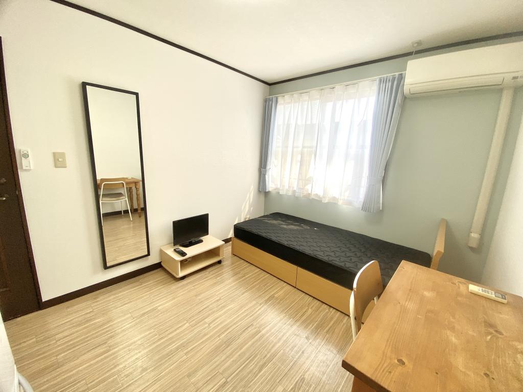  (#202 Sunny room with large window)