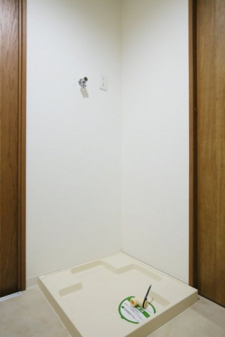 Washroom (Washing machine space inside)