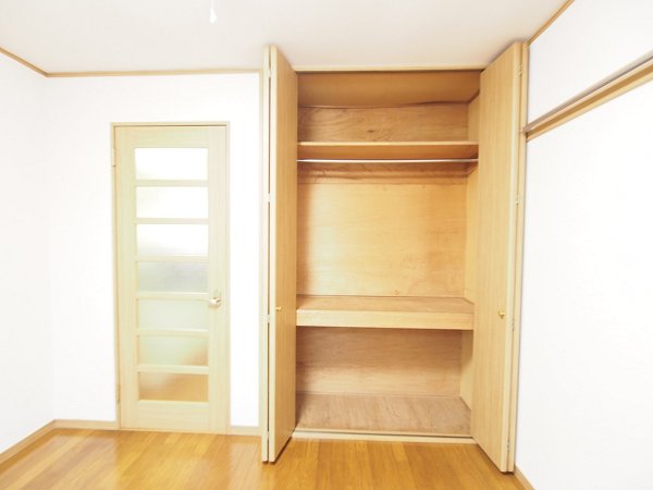 Bedroom (Closet)