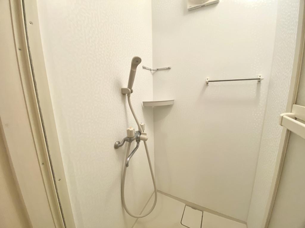 Bathroom (shower room)